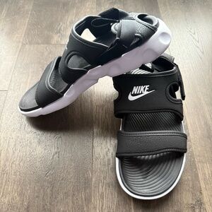 Nike Women's Owaysis Sandals Black White | 6